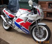 1990 Yamaha FZR 1000 photo
